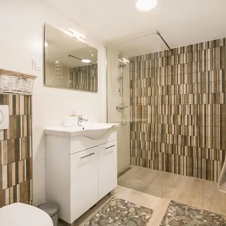 Borna Apartment *